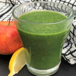 Spinach and apple smoothie