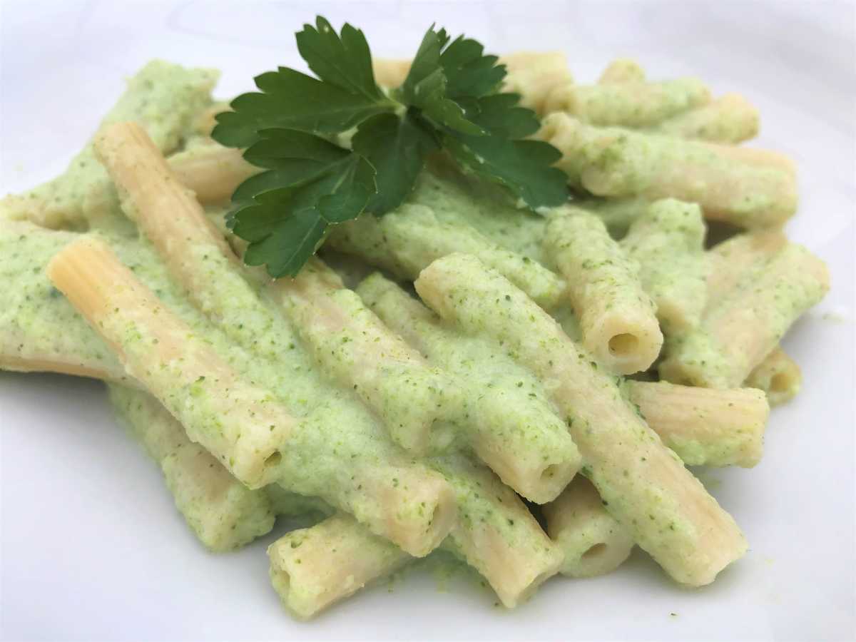 Creamy broccoli pasta