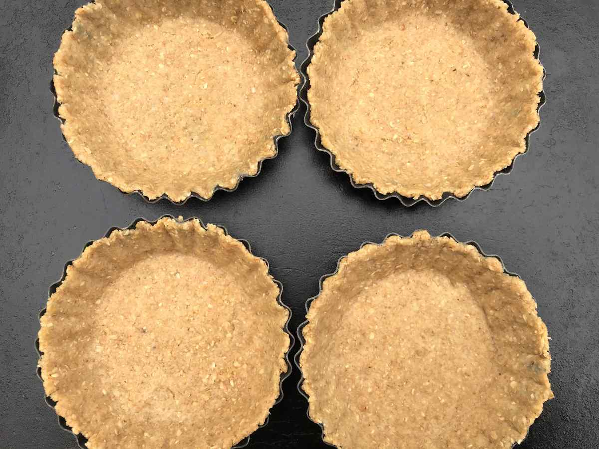 4 individual gluten-free pie crusts.