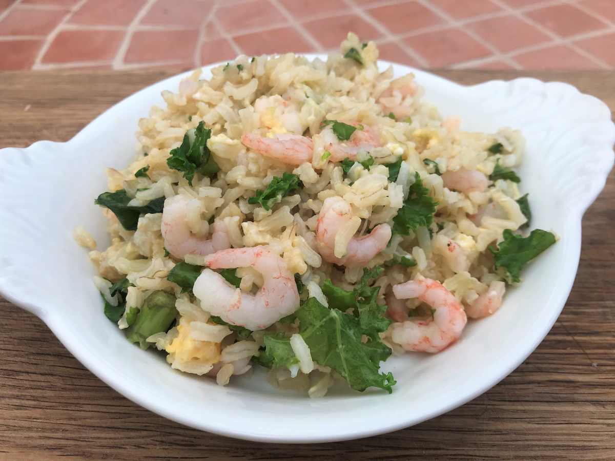 Healthy egg fried rice with prawns