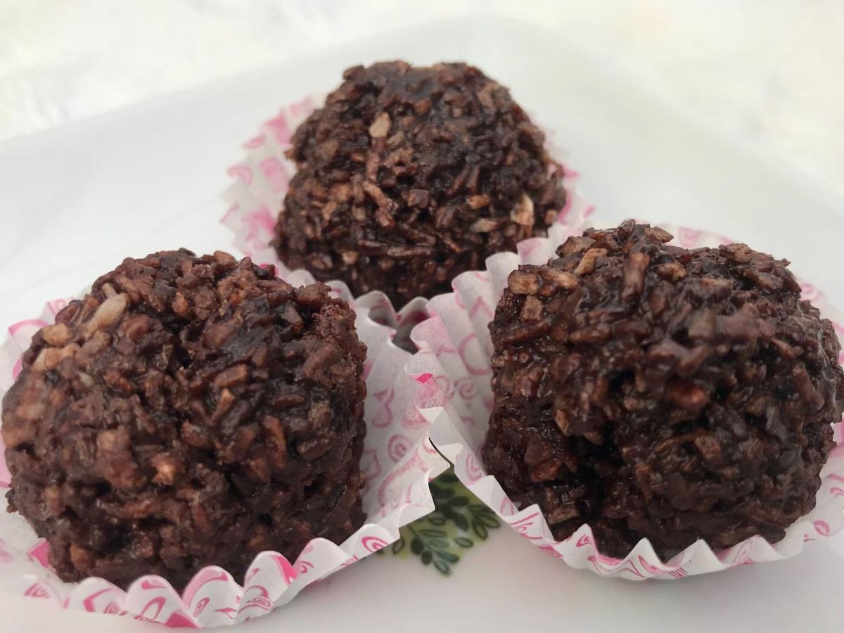 Healthy chocolate coconut truffles