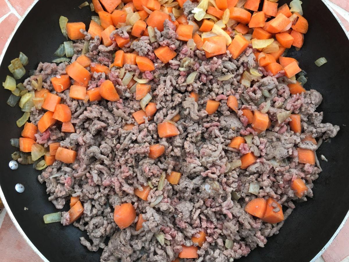 Browned ground beef for savoury mince