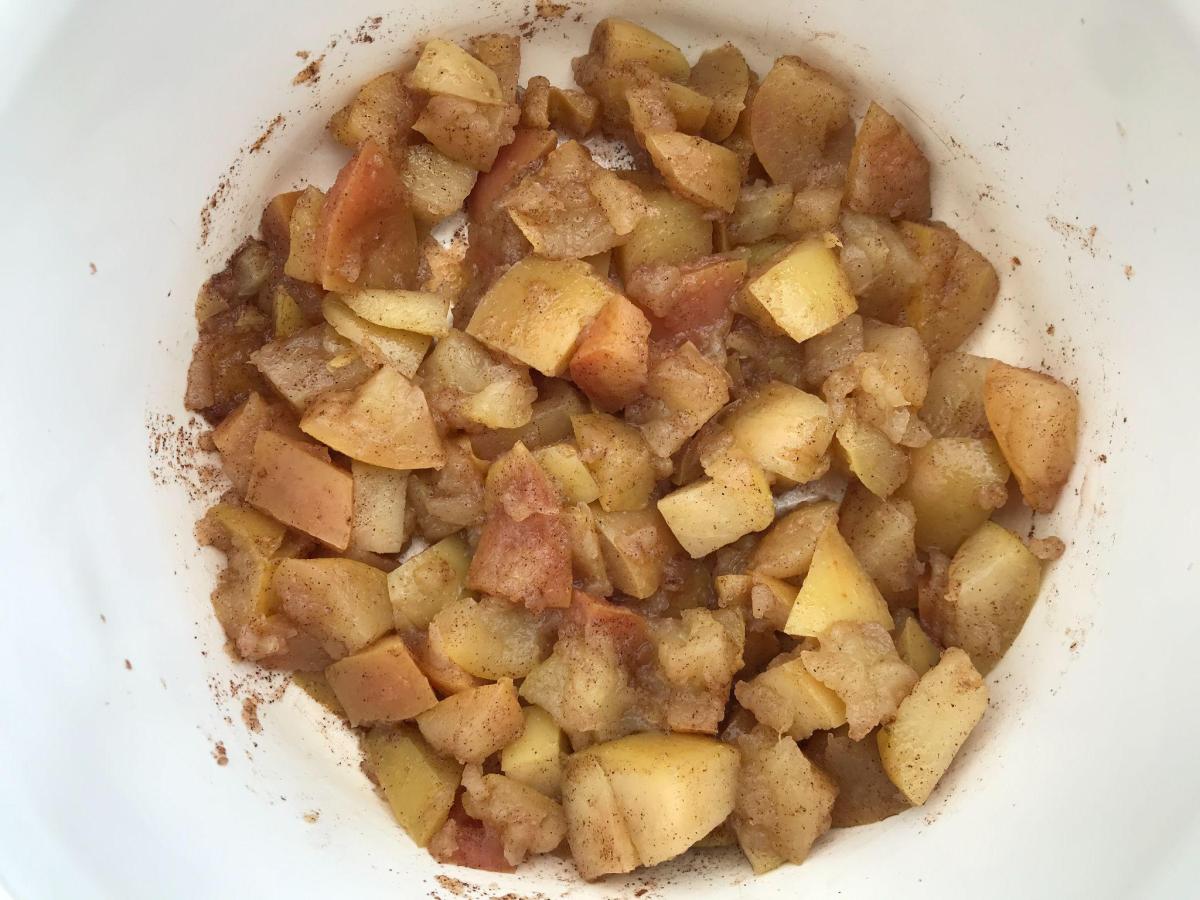 Cooked apple in pan