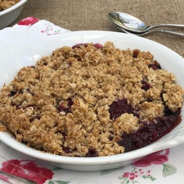 Summer berry crumble