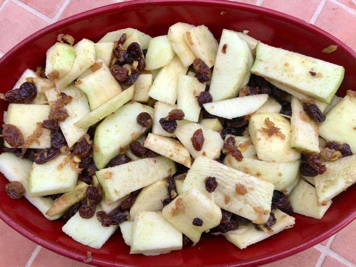 Apples and mincemeat in baking dish.