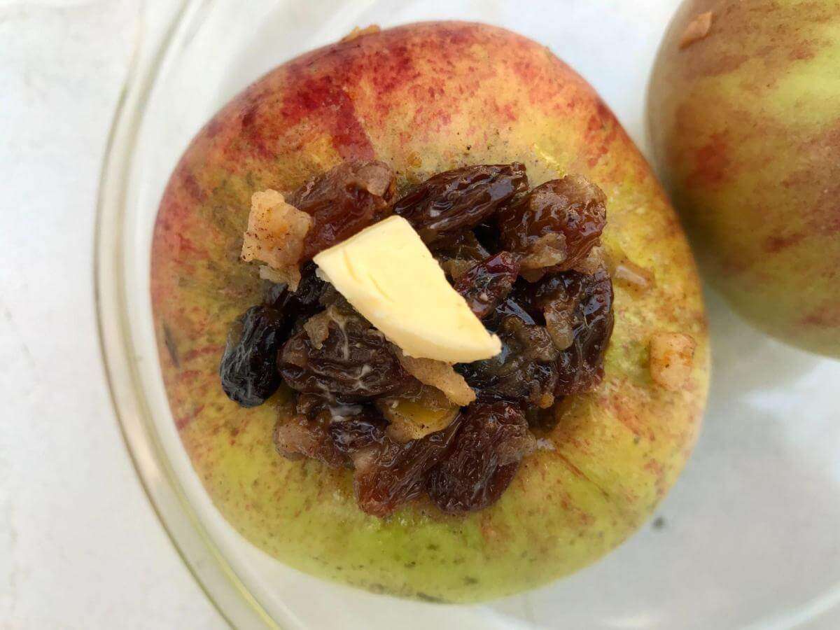 Apple stuffed with mincemeat with butter.