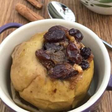 Baked apple with mincemeat in dish sq