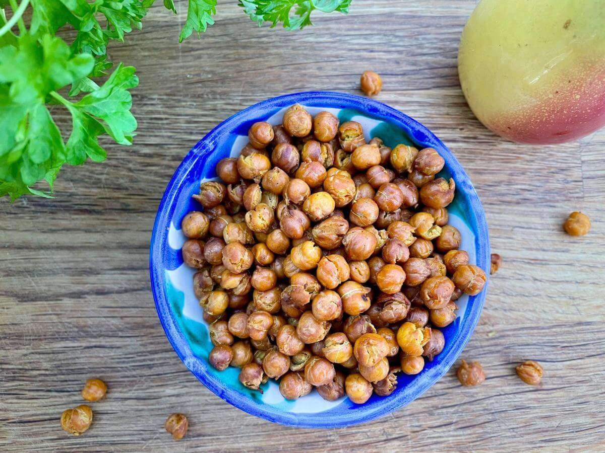 Crispy roasted chickpeas in blue bowl.