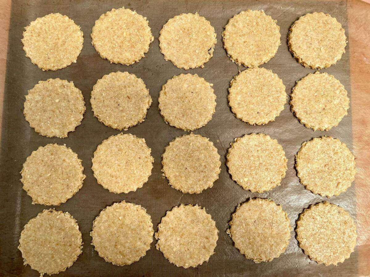 Cut circles of oatcakes with cheese.