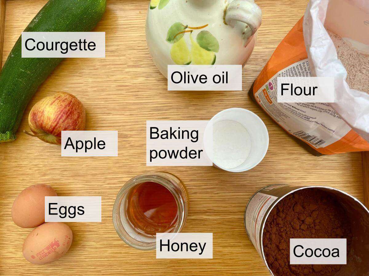 Courgette, apple, flour, cocoa, baking powder, eggs, olive oil, honey.