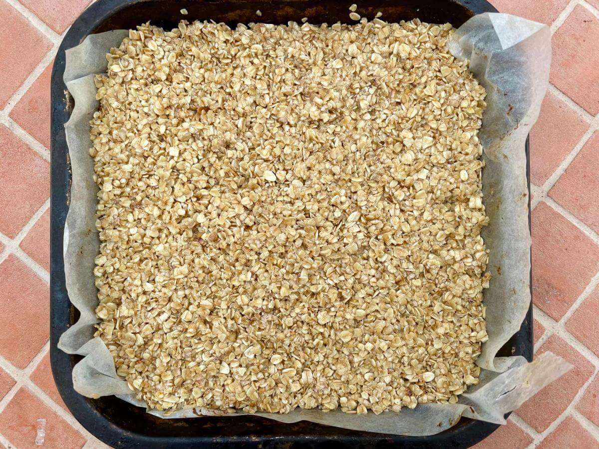 Mixture for no sugar flapjacks in tin.