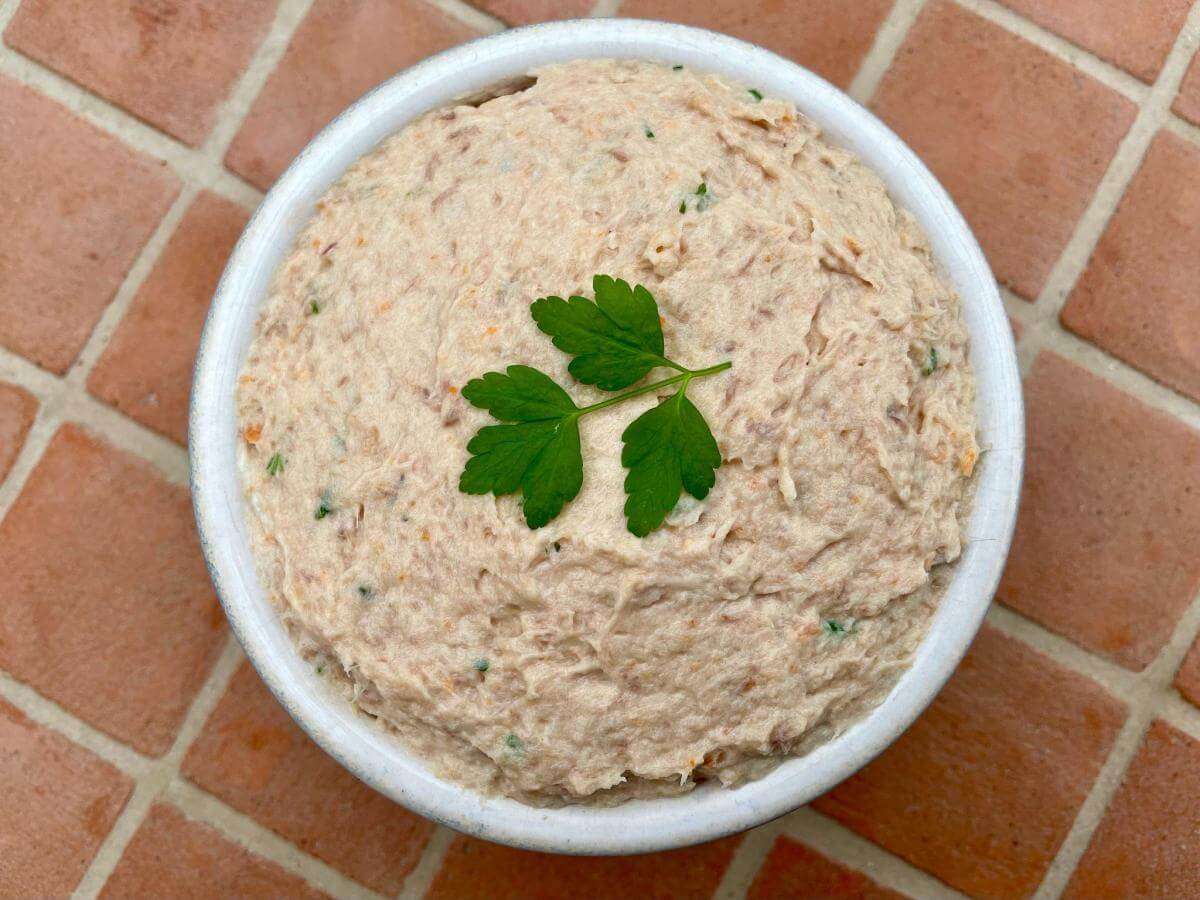 Finished kipper dip in bowl with parsley sprig.