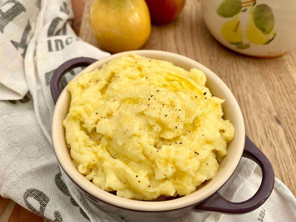 Mashed potatoes without butter in dish.