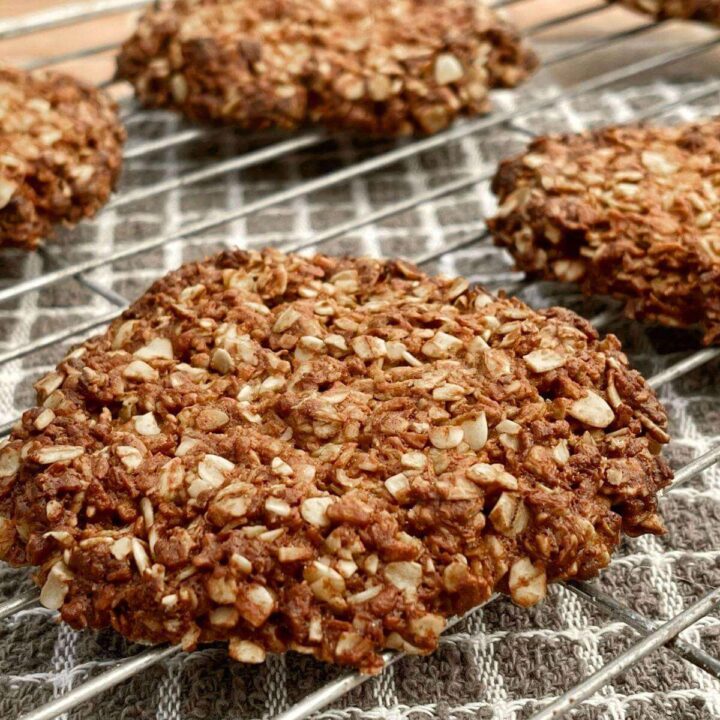 Healthy Oat Crumble Biscuits Cinnamon and Kale