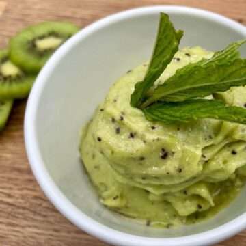 Kiwi sorbet in bowl.