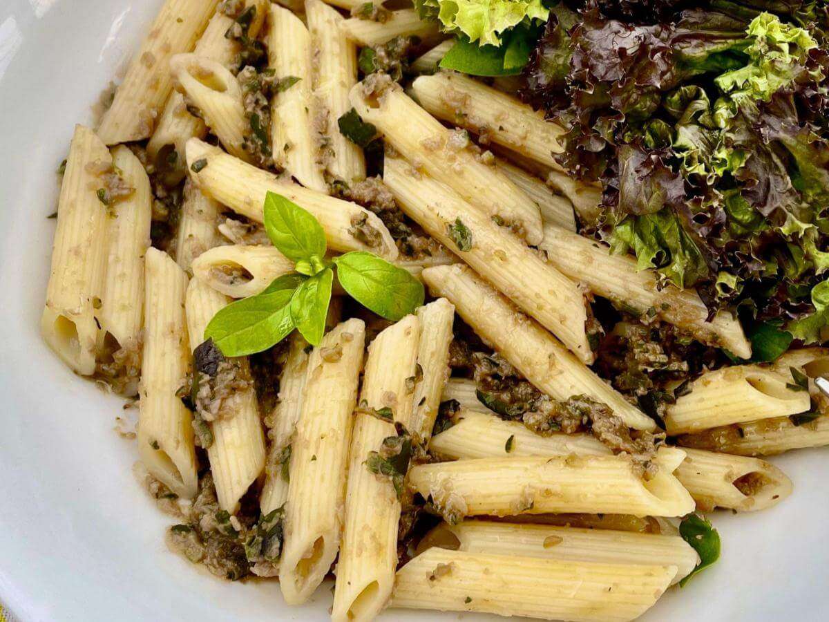 Courgette pesto pasta.