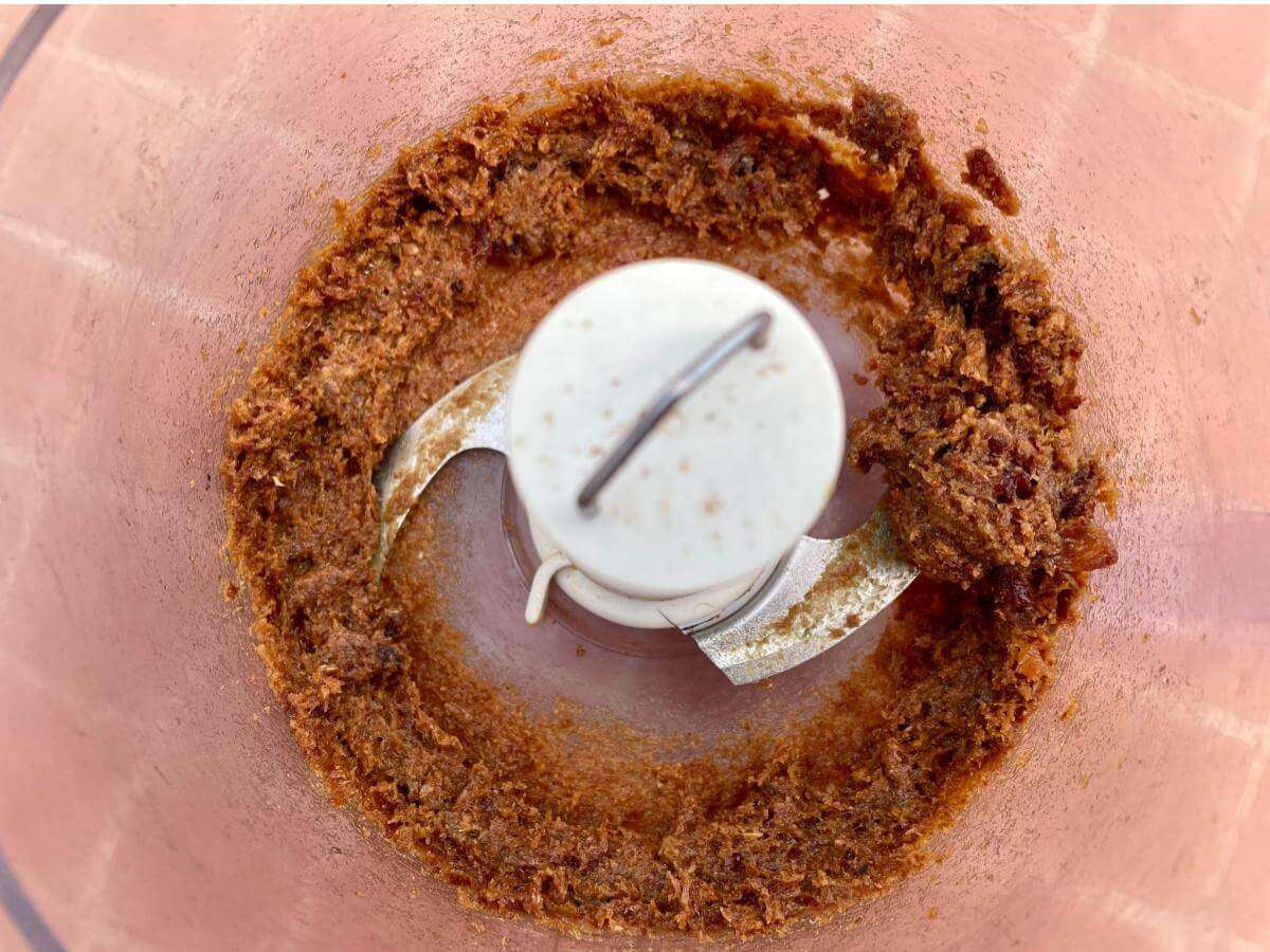 Dates and raisins in food processor.