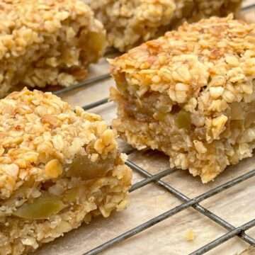 Healthy apple crumble slices.