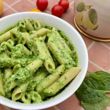 Spinach and cottage cheese sauce with pasta.
